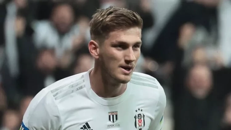 Almaniya nəhəngi türk hücumçunu istəyir