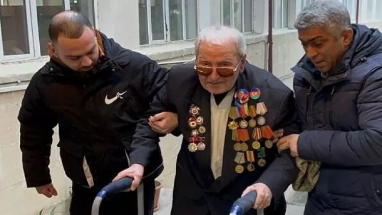 98 yaşlı seçici heyrətə gətirdi - VİDEO