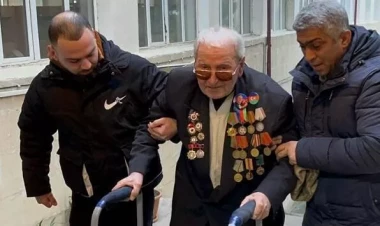 98 yaşlı seçici heyrətə gətirdi - VİDEO