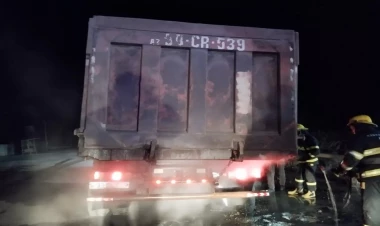 Sabirabadda yük avtomobilində yanğın oldu - VİDEO