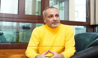 Əməkdar artist: “Bir dəstə adam tökülüşüb gəldi, mən də çarpayıda...”