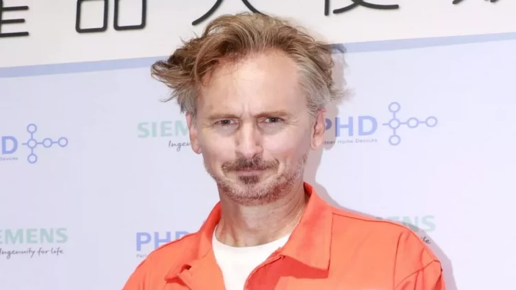 800 min borcu olan aktyor  intihar etdi