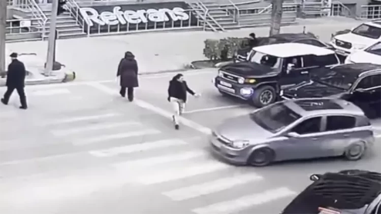 Piyadanı da vuracaqmış... - DİN o sürücünün görüntülərini yaydı - VİDEO