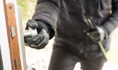 İçində 28 800 manat və qızıl olan seyf  oğurlandı