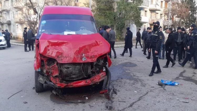 İki maşın toqquşdu, biri piyadanı vurub öldürdü - FOTO