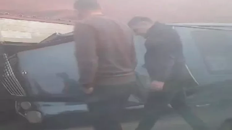 “Mercedes” TIR-ın altına girdi - VİDEO