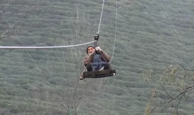 Türkiyədə 90 yaşlı kişi 35 ildir evinə kanatla gedir - FOTOlar