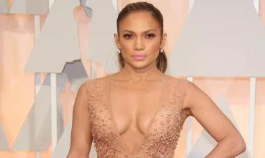 54 yaşlı Cennifer Lopes ictimaiyyət qarşısına şəffaf libasda çıxdı - FOTOlar