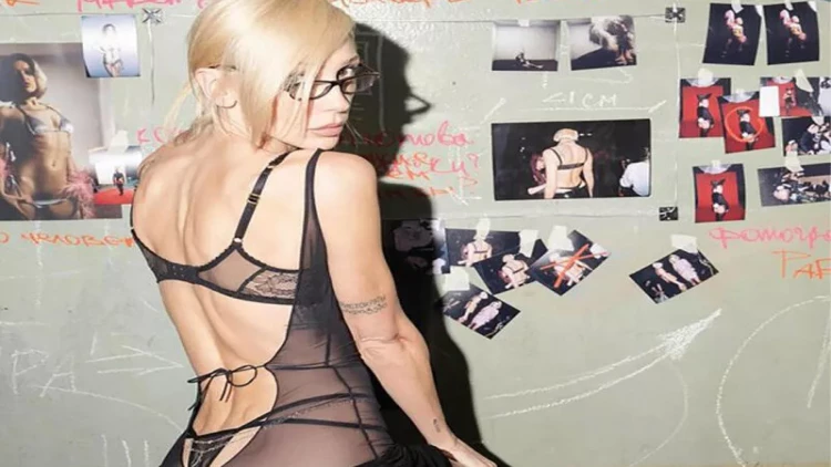 Çılpaq gecədə iştirak edən Kirkorova daha BİR ZƏRBƏ - FOTO