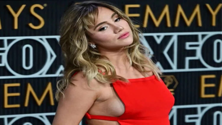 Hamilə aktrisa tədbirə yarıçılpaq halda getdi - FOTO