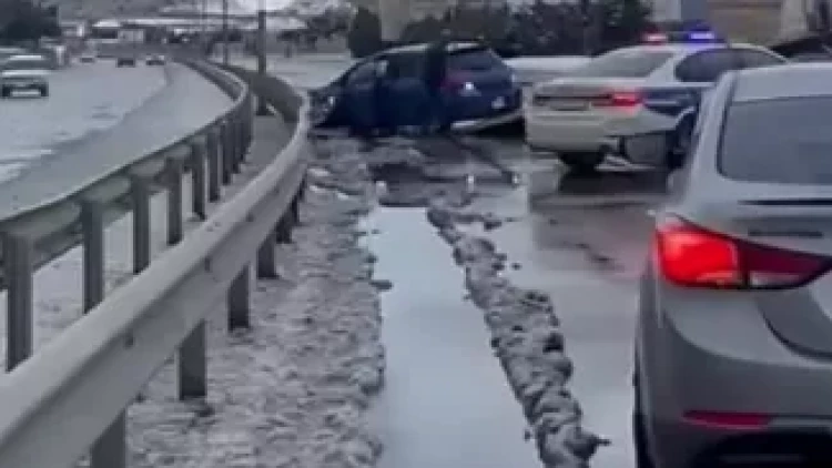 Bakıda iki avtomobil toqquşdu - VİDEO - FOTO