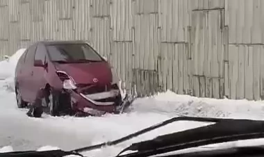 Qar xeyli sayda qəzaya səbəb oldu - VİDEO