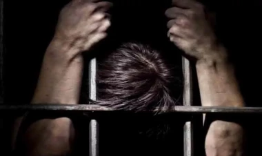 Sərxoş vəziyyətdə məktəbə daxil oldu - Həbs edildi