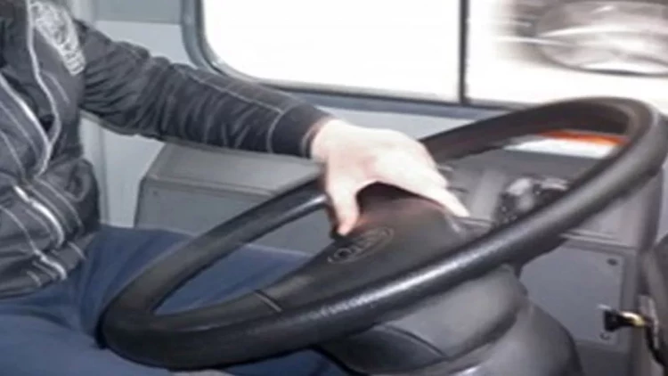 Avtobus sürücüsü sükan arxasında canlı yayım açdı - FOTOlar