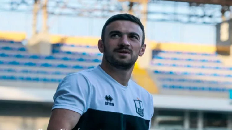 Qara Qarayev fərdi məşqlər edir