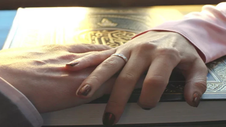 Eyni vaxtda iki kişi ilə kəbin kəsdirmək olar?