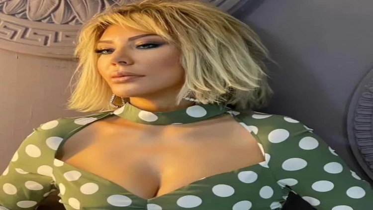 AzTV-nin efirində maraqlı anlar - Brilliantı dodağından öpdü - VİDEO