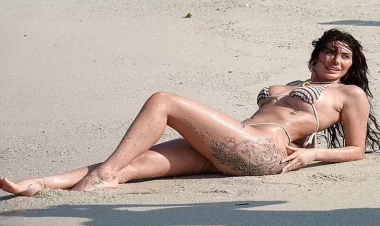 Şou ulduzu dənizdə sevgilisi ilə dodaq-dodağa - FOTO