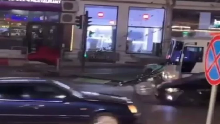 Xırdalanda qorxunc anlar: Sərnişinlər son anda ölümdən döndülər - VİDEO