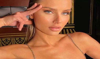 Küçədə büsqaltersiz gəzən model saxlanıldı - Kişilər sinəsi açıq gəzə bilər, biz yox? - FOTO