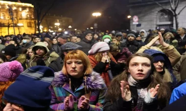 Serbiyada tanış ssenari - Belqradda nə baş verir?