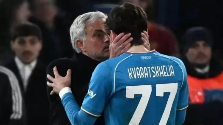 Mourinyonun davranışı oyuna damğa vurdu - VİDEO