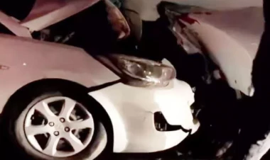 Bakıda minik avtomobili avtobusla toqquşdu - VİDEO