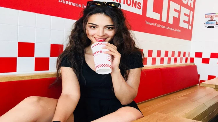 Məşhur aktrisanın başına iş gəldi: ölkəyə qayıda bilmir - FOTOlar