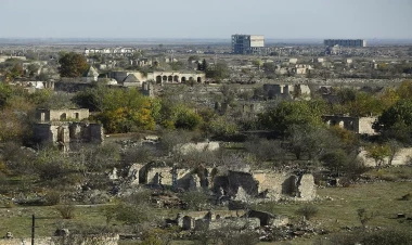 Ağdamda dağıdılmış evlərin daşlarından belə istifadə olunacaq
