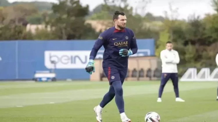 Məşhur futbolçunun evi qarət edilib, arvadı yaralandı