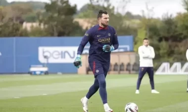 Məşhur futbolçunun evi qarət edilib, arvadı yaralandı