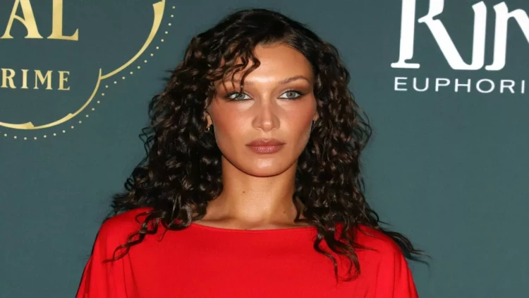 Dövrün ən pis paltosu... - Supermodel keçmişi geri qaytarır - FOTO