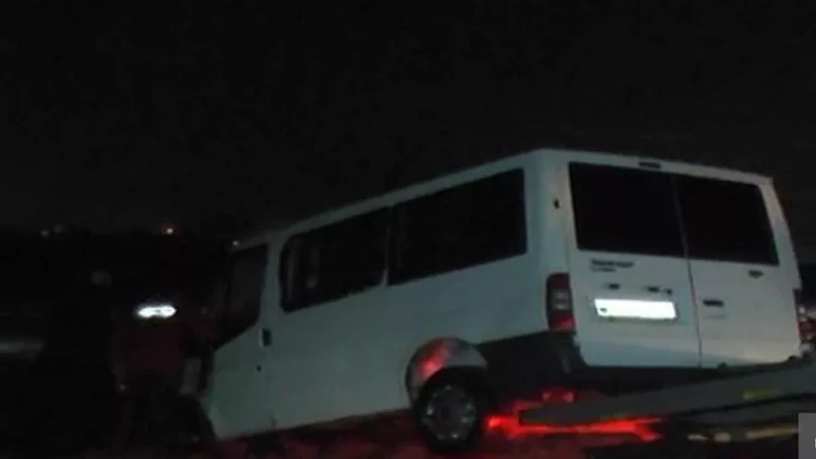 Bakıda mikroavtobus kanala düşüb - FOTO