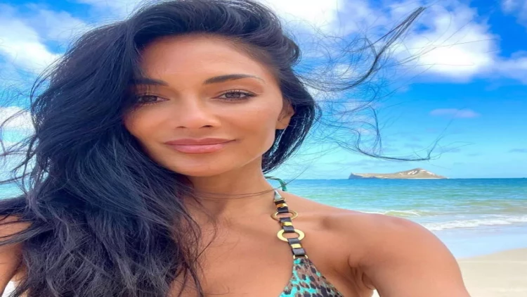 45 yaşlı müğənni jurnal üçün kamera qarşısına keçdi - FOTOlar