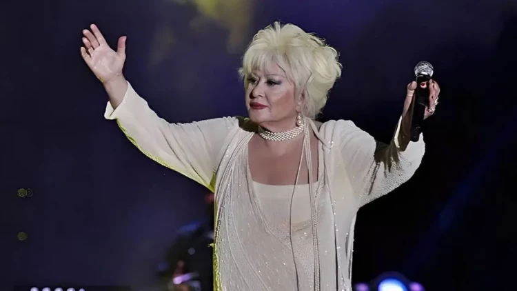 Türkiyəli müğənni reanimasiyaya yerləşdirildi - FOTO