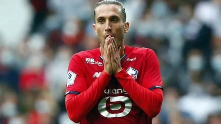 Futbolçu oyunda olarkən evi soyuldu - FOTO