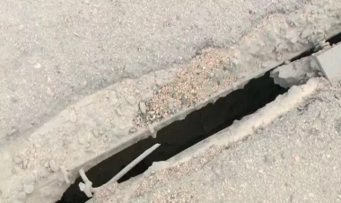 Bakıda qəzalı körpü TƏHLÜKƏ SAÇIR – VİDEO - FOTO