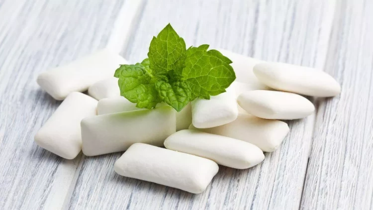 Saqqızı 3 dəqiqədən artıq çeynəmək olmaz - Həkim