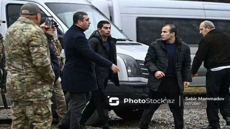 Bir övlad evdə yoxdursa... - Hərbçimizin anası