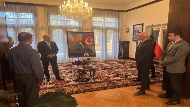 Ümummilli Lider Heydər Əliyevin əziz xatirəsi Praqada yad edildi - FOTO
