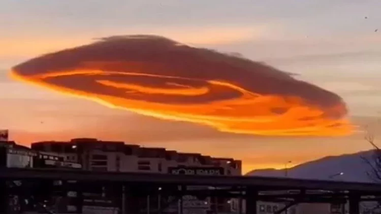 Səmada nəhəng “göz” mərakeşliləri heyran qoydu - VİDEO