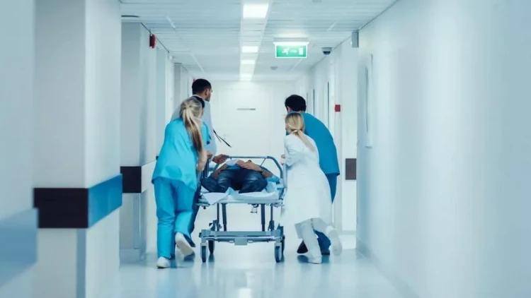 Məşhur aktyor xəstəxanaya yerləşdirildi - FOTOlar