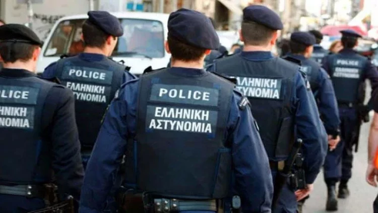 Afinada polislə azarkeşlər arasında qarşıdurma - Yaralılar var