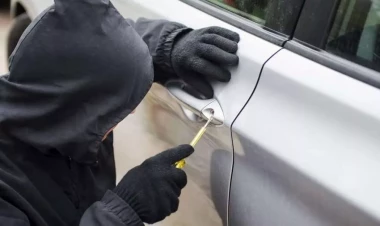 Bakıda avtomobildən 38 minlik qızıl oğurladılar