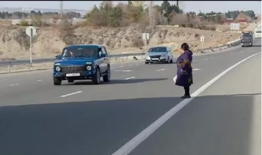 Magistral yolda qaydaları pozan piyadalar cərimələndi