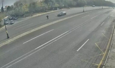 Bakıda keçiddən keçməyən piyadanı maşın VURDU - VİDEO