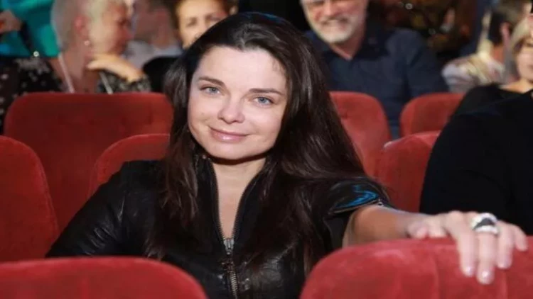 Əməkdar artist soyunub qarda gəzdi - VİDEO