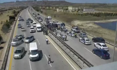 Bakıda ağır qəza: işıqfor dirəyi sıradan çıxdı - VİDEO