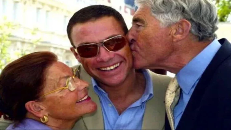 Van Damm 89 yaşlı valideynləri ilə nadir FOTOlarını paylaşdı