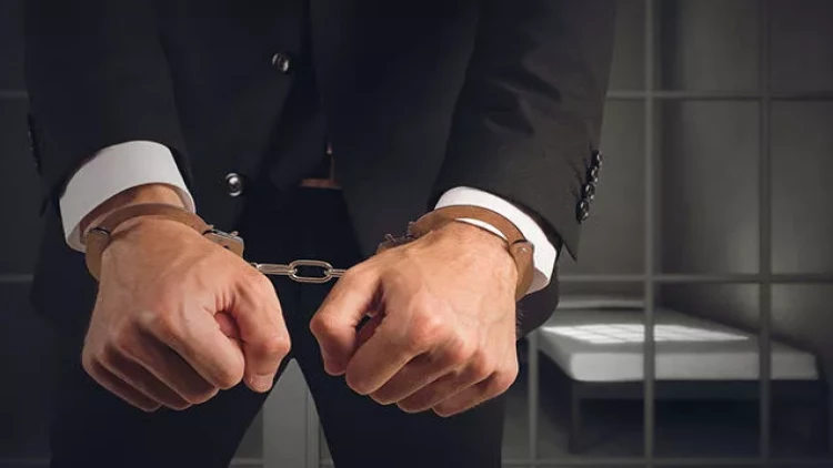 Azərbaycanda sabiq bank sədri məhkəmə zalında həbs edildi